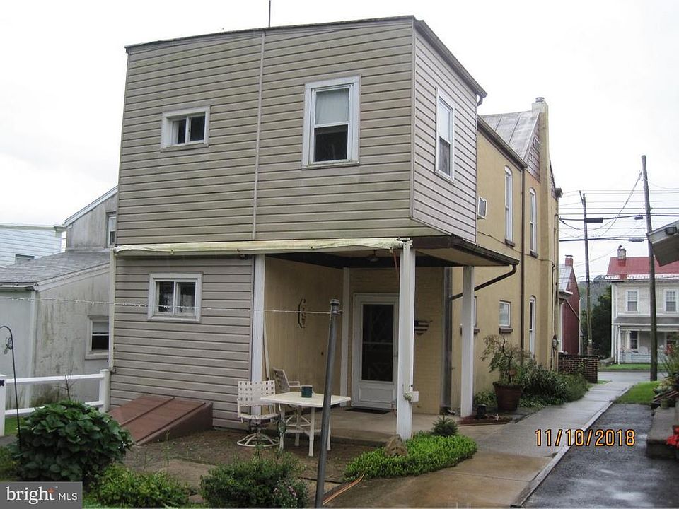 2nd image of 123 Center Rd