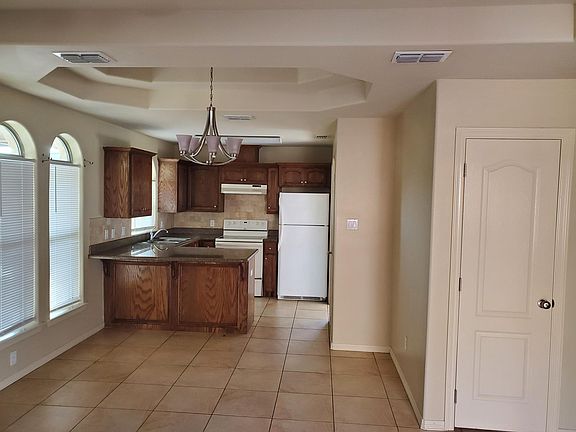 2nd image of 1911 Horsetail Fls APT 3