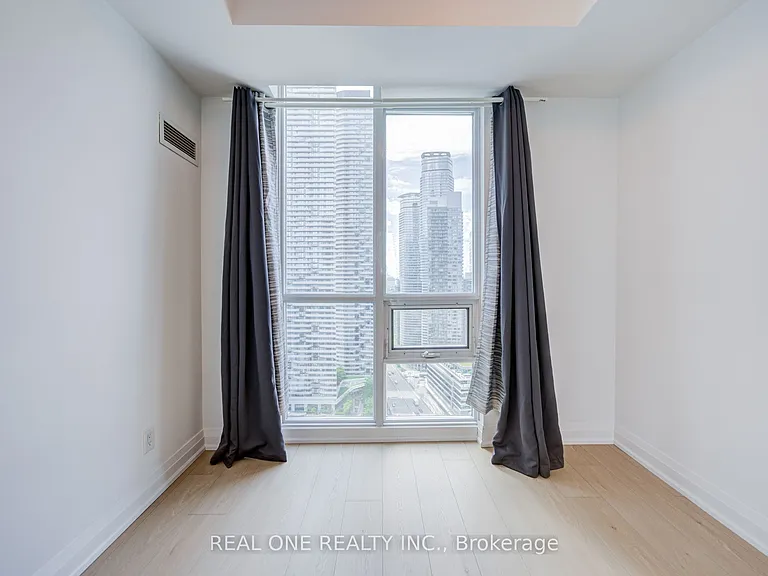 16 Harbour St #3511 — Photo 15