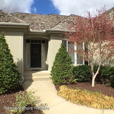 3rd image of 9916 Vista Dr
