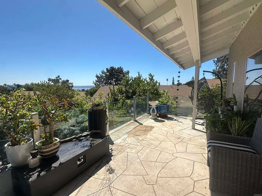 4 bed, 2540 sqft, $9,500 — Photo 4
