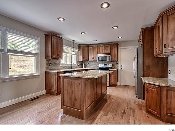 4th image of 527 Holshire Way