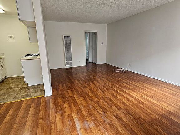 5th image of 812 S Glendale Ave #5