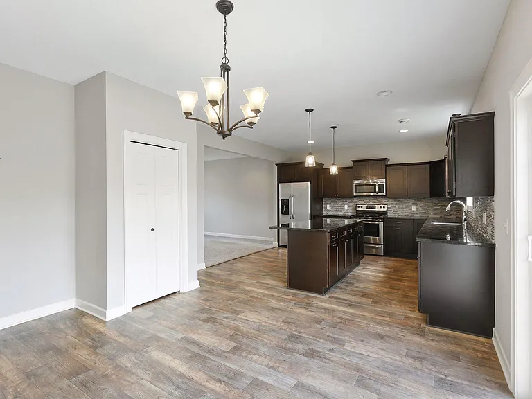 567 Ravencroft Rd — Photo 15