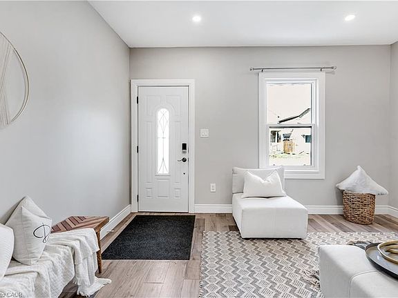 5th image of 211 William St