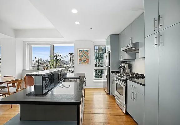 4th image of 440 Kent Ave APT 21B