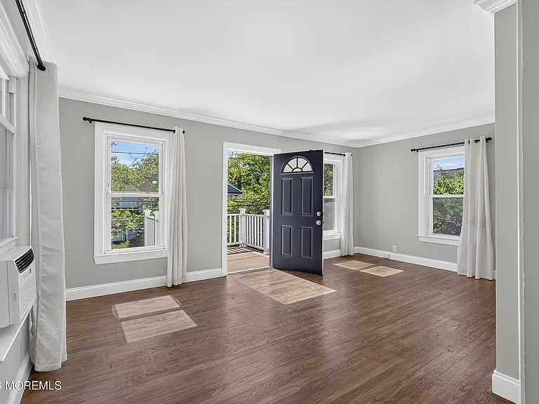 907 Bond St #2 — Photo 6