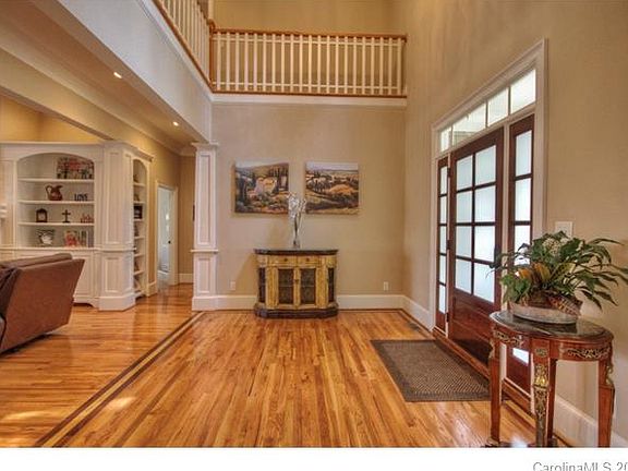 3rd image of 121 Seabury Dr