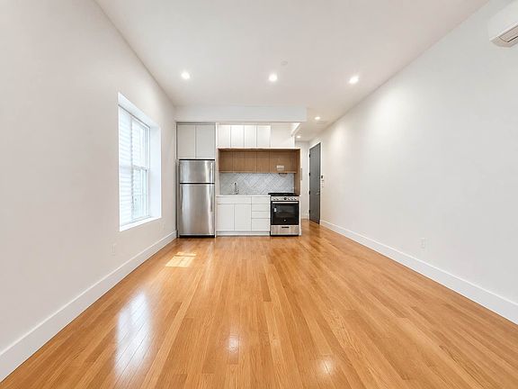 3rd image of 250 Lenox Rd #6F