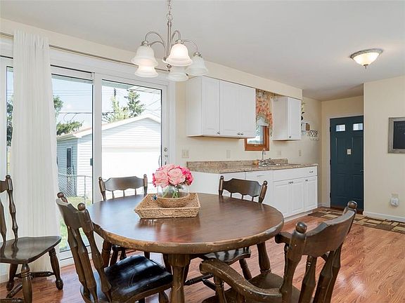 2nd image of 21 Queens Dr