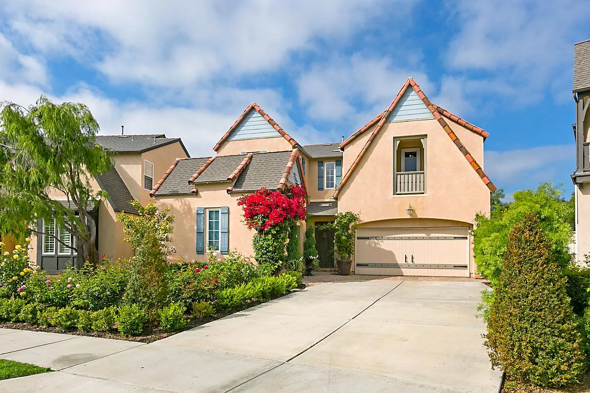 4 bed, 3.5 bath, 3790 sqft, $20,000 — Photo 2