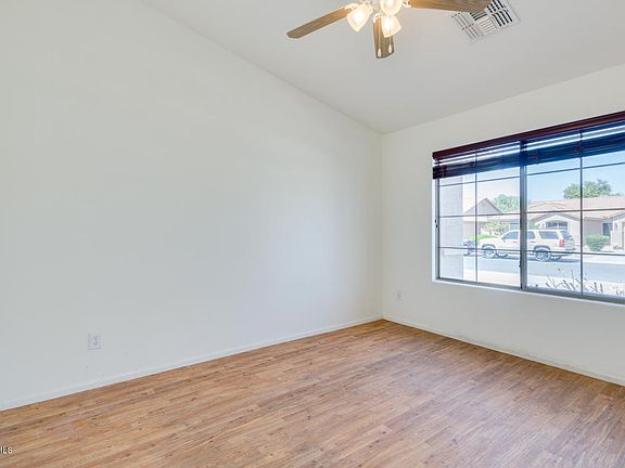 5th image of 3611 E Thames Cir
