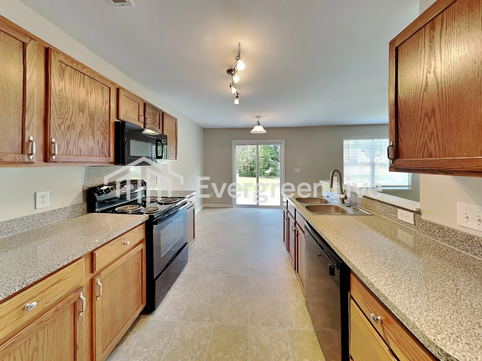 3 bed, 2.5 bath, 1701 sqft, $1,845 — Photo 2