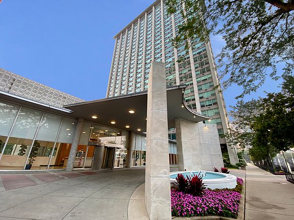 3rd image of 3600 N Lake Shore Dr APT 1821