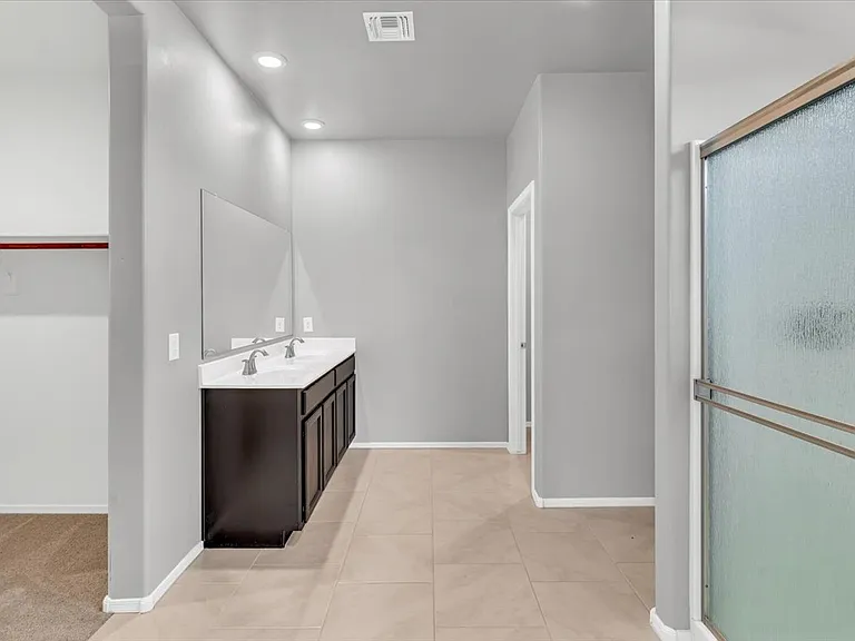7510 W Corona Rd — Photo 2