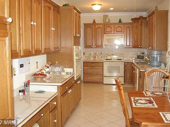5th image of 6901 Governors Grant Ln