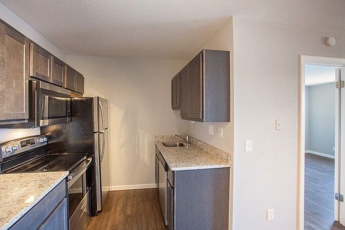 2nd image of 5825 Southwest Ave #1W
