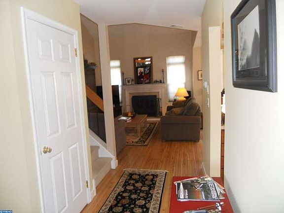 2nd image of 302 Sequoia Dr