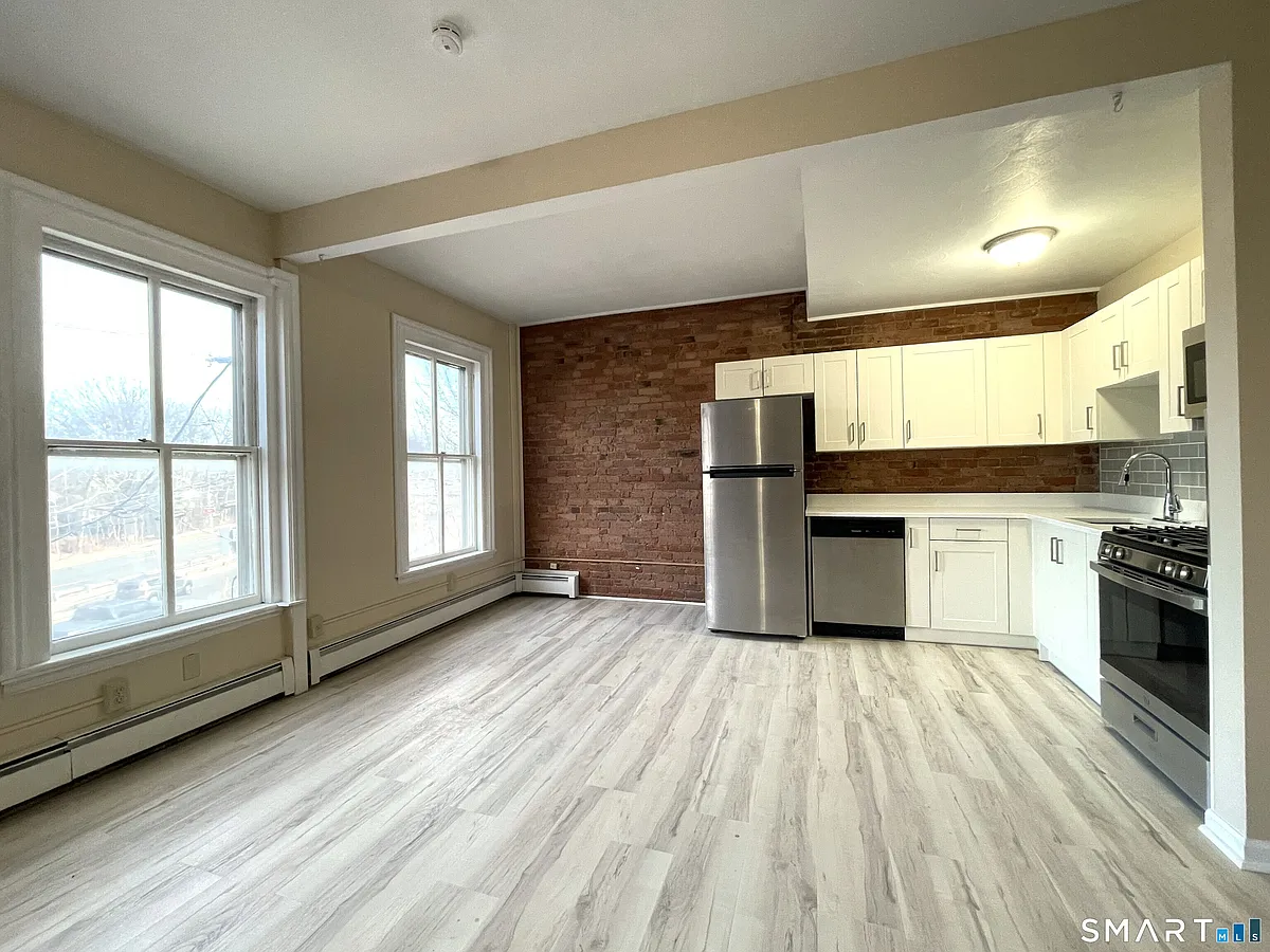 Building Photo - 32 Trumbull St #3