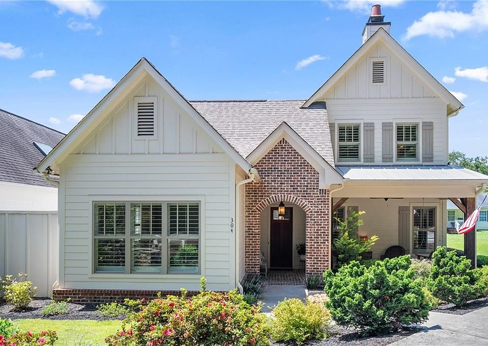 1st image of 304 Woodstock Seven Dr