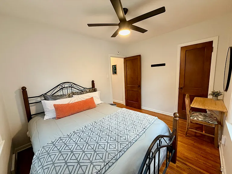 130 S Riverside Dr — Photo 20