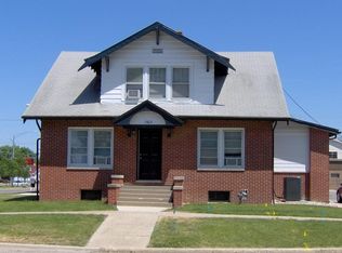 706 Lincoln Ave, Charleston, IL 61920