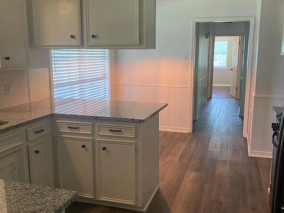 4th image of 214 Jackie Ln