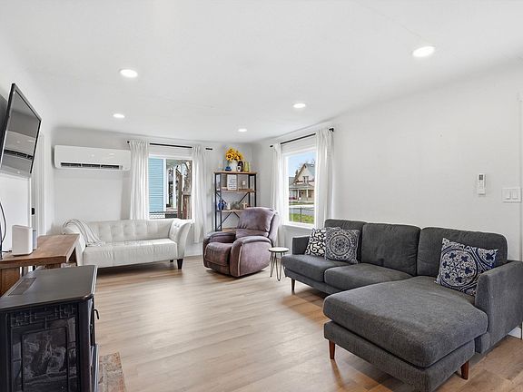 4th image of 1828 W Nora Ave