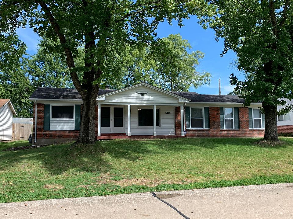 1st image of 2105 Huntington Dr