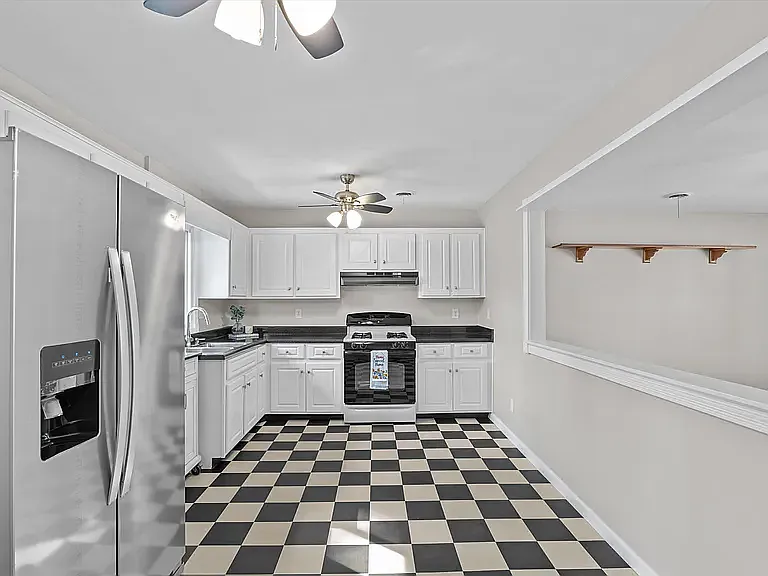 534 W Hugh St — Photo 6