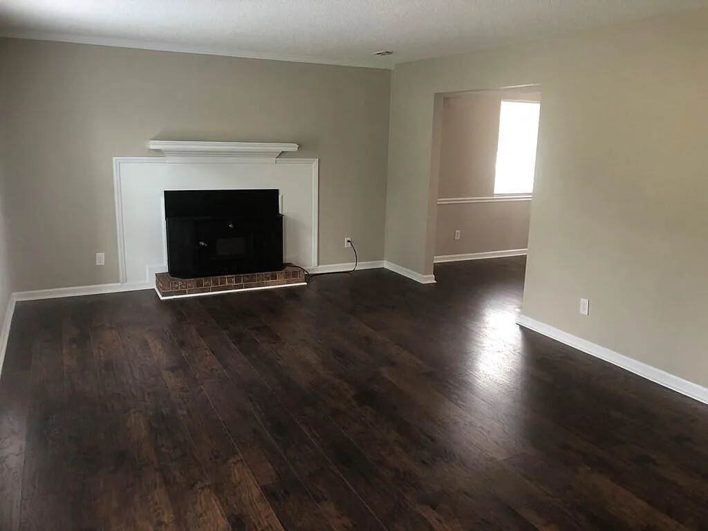 3 bed, 2.5 bath, 1620 sqft, $1,750 — Photo 2
