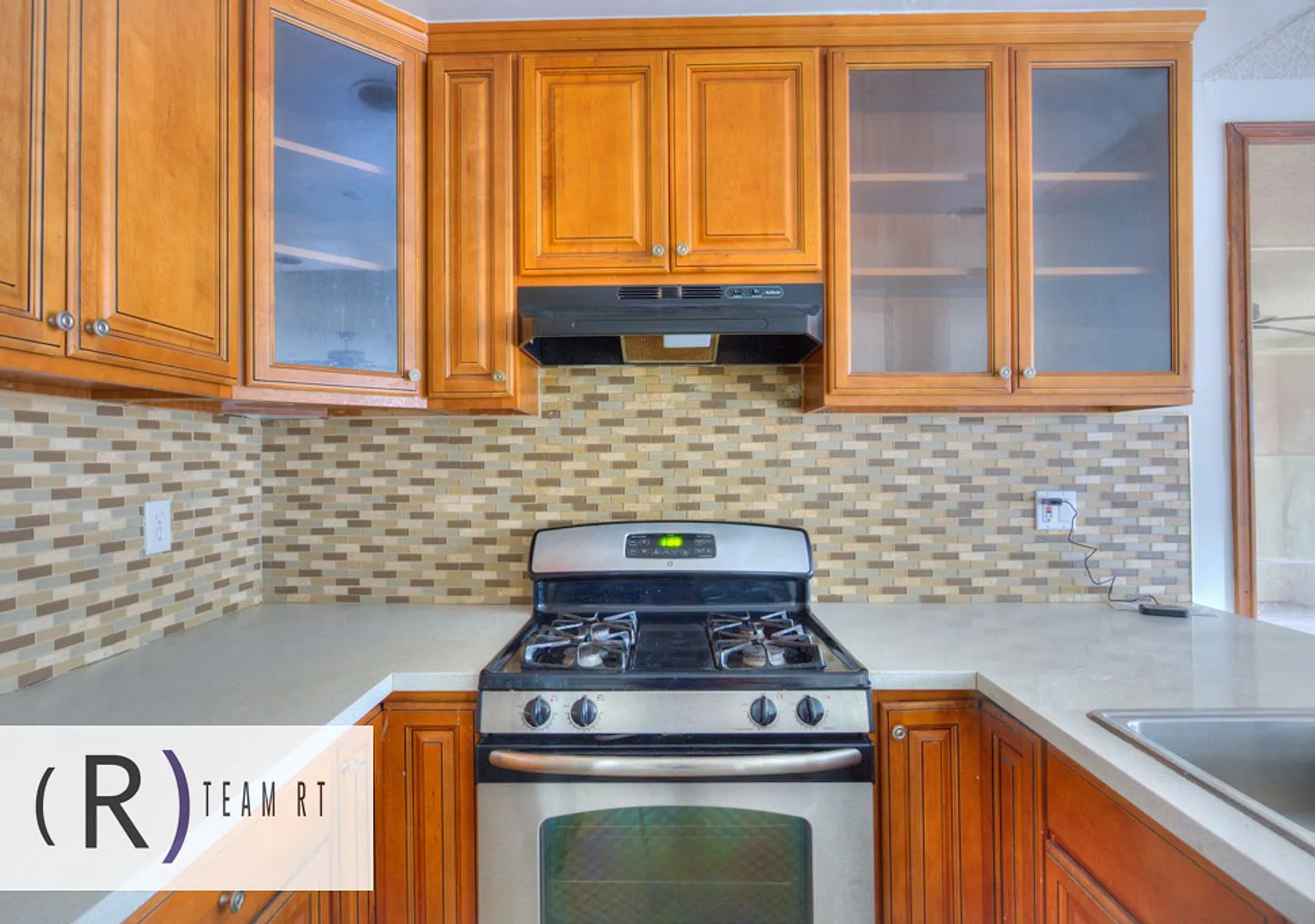 Beautiful 3-Bedroom Condo with Private Patio and Community Pool — Photo 2