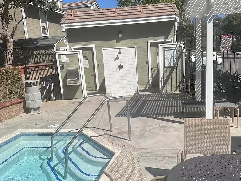 45 Coventry Ln — Photo 18