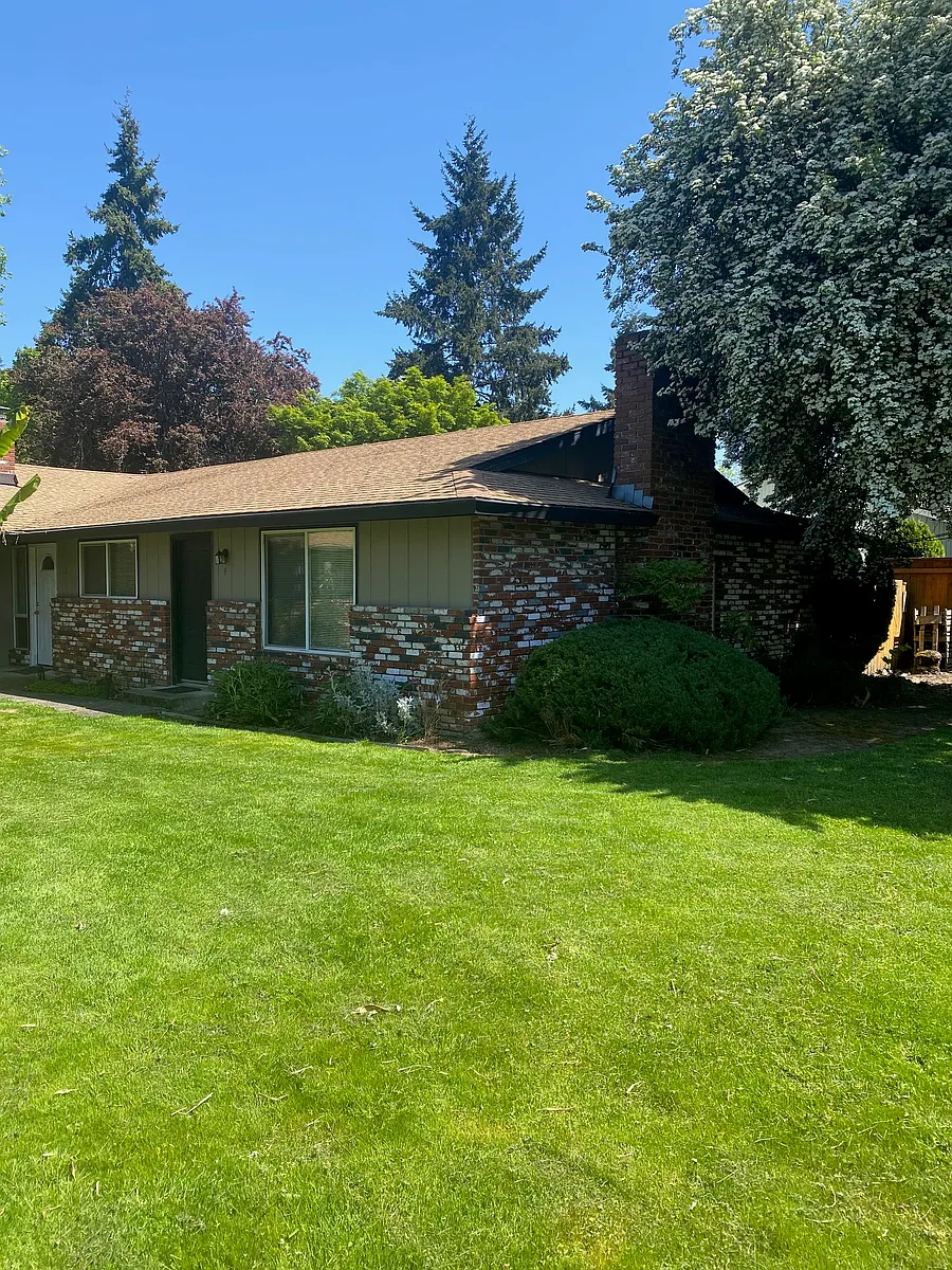 Building Photo - 2535 SE Maple St #4