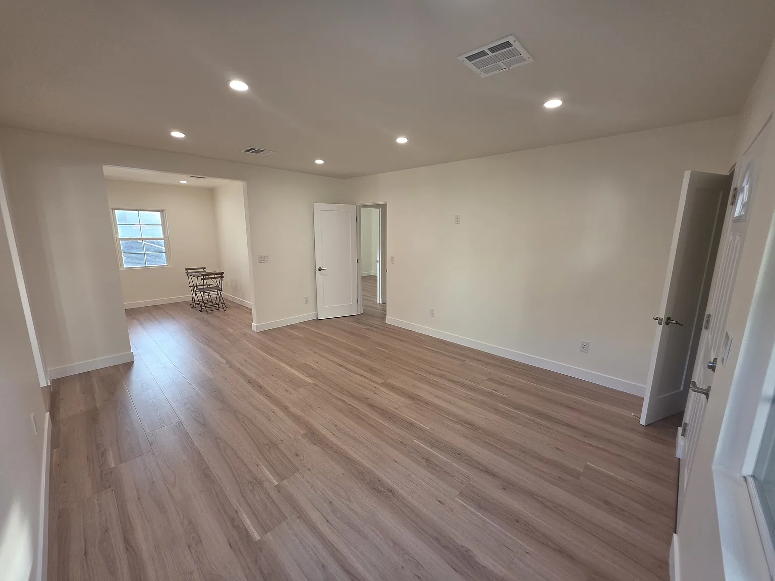 3 bed, 1.5 bath, 1000 sqft, $3,500 — Photo 3