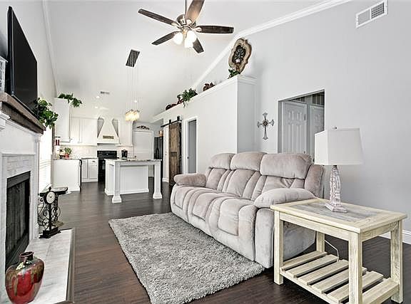 2nd image of 2401 Forestbrook Dr