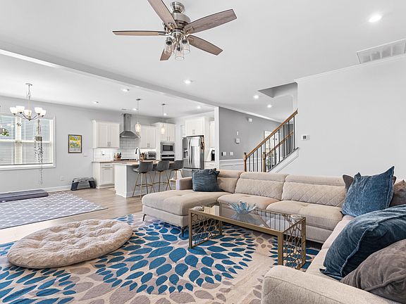 2nd image of 233 Lily Oak Dr