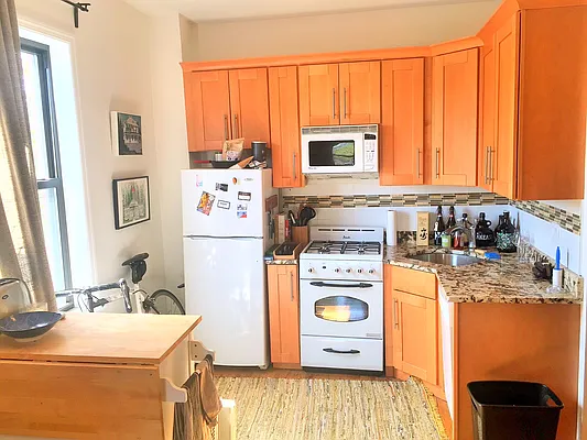 Rented by Rapid Realty Cobble Hill | media 35
