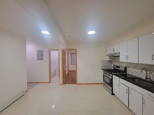 Rented by E Realty International Corp | media 5