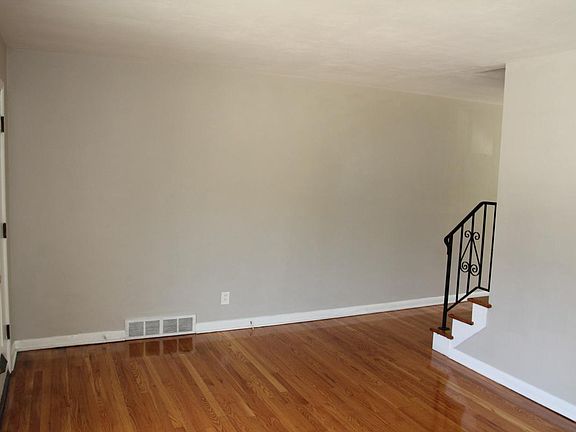 3rd image of 8418 Winzenburg Dr