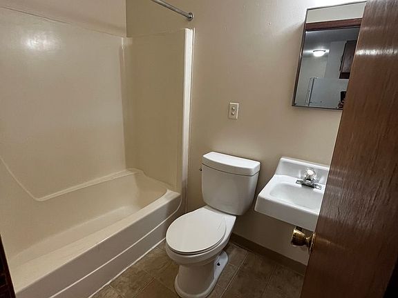 5th image of 417 Washington St #122