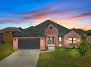 3893 N Sheedy Ave, Springfield, MO 65803