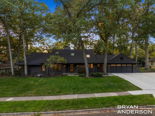 1061 Monterey Dr SE, East Grand Rapids, MI 49506