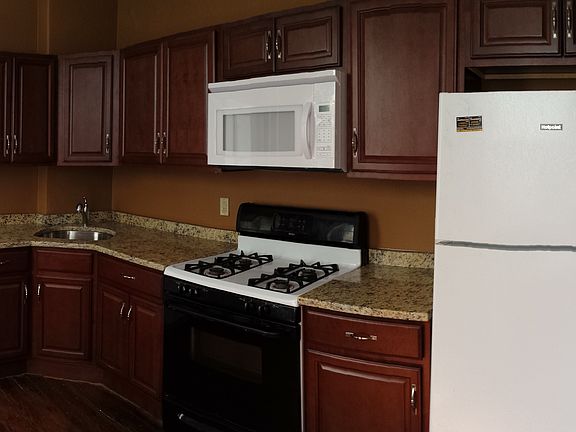 5th image of 104 Salaignac St