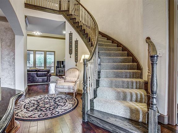 4th image of 8209 Thornbush Dr