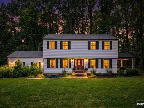 61 Heather Hill Ln, Woodcliff Lake, NJ 07677