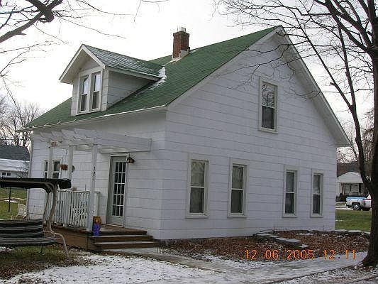 1st image of 121 W Elm St