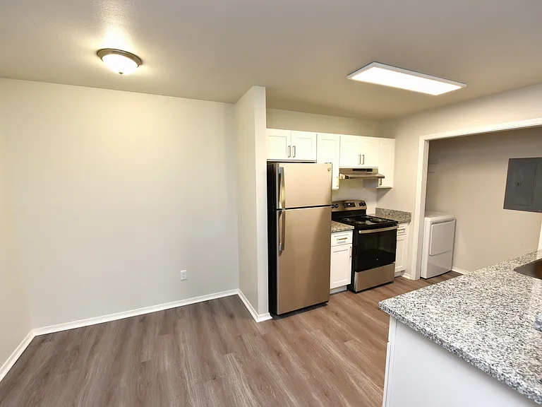 Keystone Crossing Apartment Homes — Photo 15