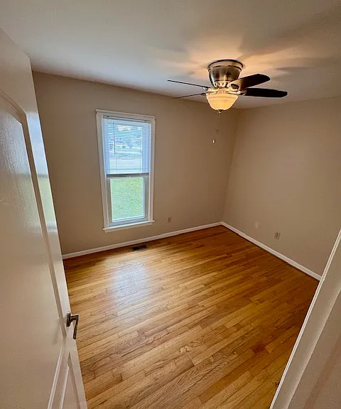 825 Ventnor Dr — Photo 9