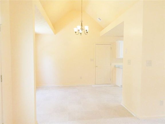 5th image of 207 Pebble Creek Dr